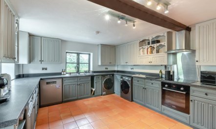 4 Bed in Shadoxhurst 7