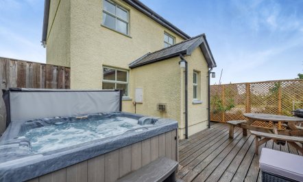 4 Bed in Dihewyd 2