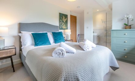 4 Bed in Helford 9