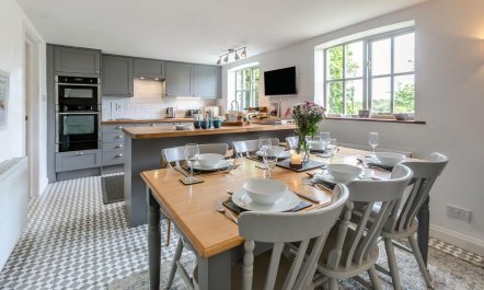4 Bed in Helford 1