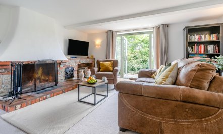 4 Bed in Helford 3