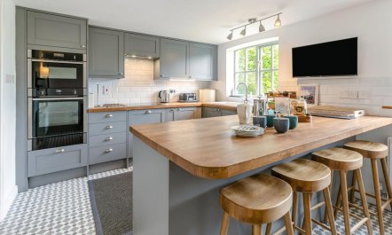 4 Bed in Helford 4