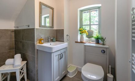 4 Bed in Helford 8