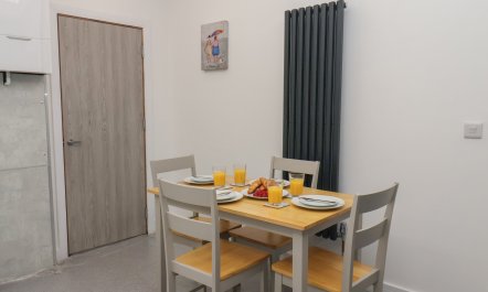 Frankie&rsquo;s Seaview 2 3