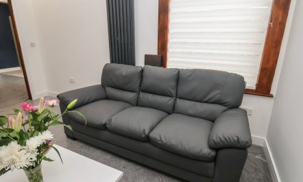 Frankie&rsquo;s Seaview 2 1