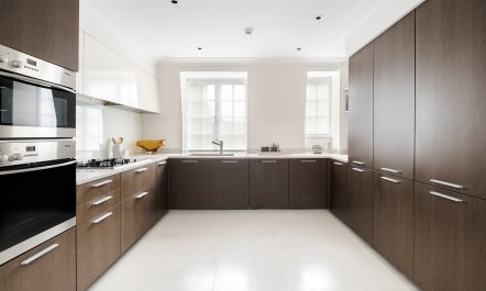 Champagne in Mayfair 5