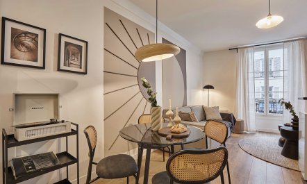 A Parisian Pause 4