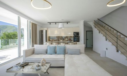 Scenic Seabed Retreat 1