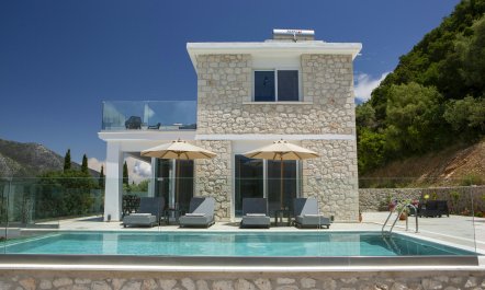 Scenic Seabed Retreat