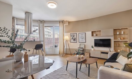 A Moment in Auteuil 5