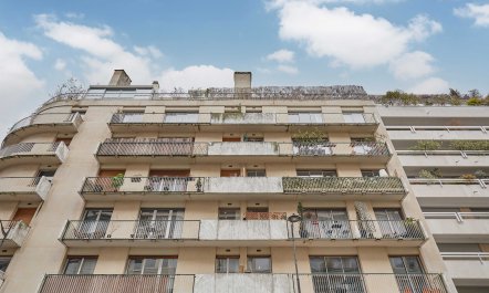 A Moment in Auteuil 1