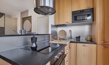 A Moment in Auteuil 7