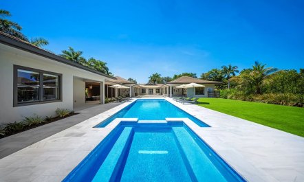 Vibrant Emerald Abode 2