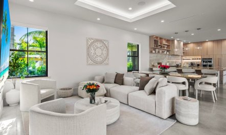 Vibrant Emerald Abode 1