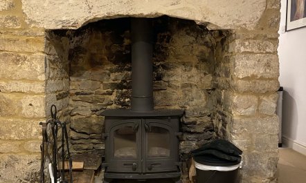 Quaint Courtyard Cottage 2