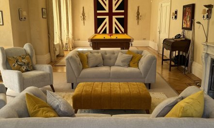 The Quiet Oak 8
