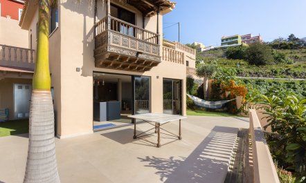 Blue & White Splendour 2