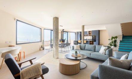 Blue & White Splendour 1