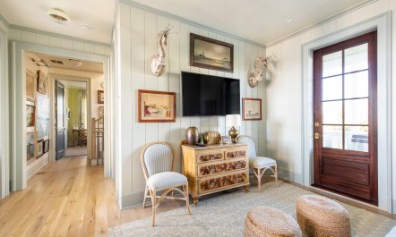 Azure Beachcomber Escape 8