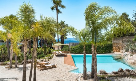 Coastal Terrace Breezes