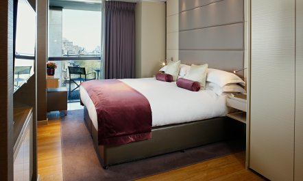 Jewel of the Thames 1