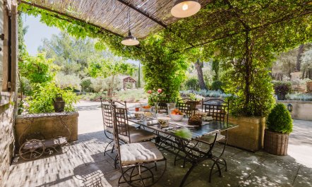 Romantic & Rustic Refuge 8