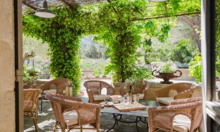Romantic & Rustic Refuge 6