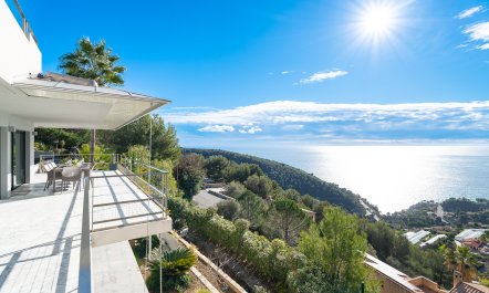 Above &Egrave;ze 1