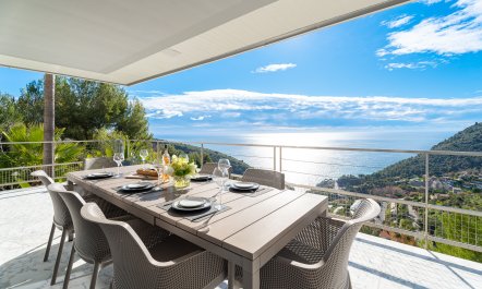 Above &Egrave;ze 3