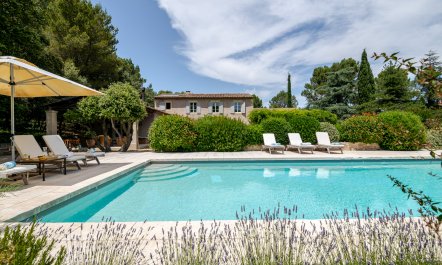 Alpilles Outlook 2