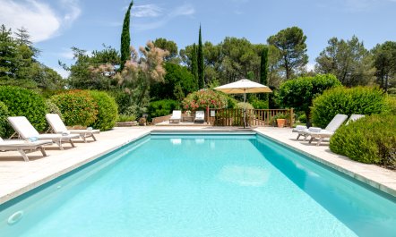 Alpilles Outlook