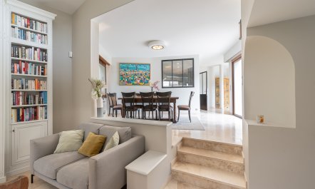 Mougins Muse 8