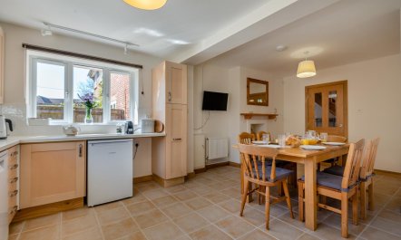 3 Bed in Brockenhurst 2