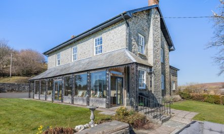 5 Bed in Hundred House 3