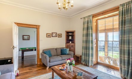 5 Bed in Hundred House 8