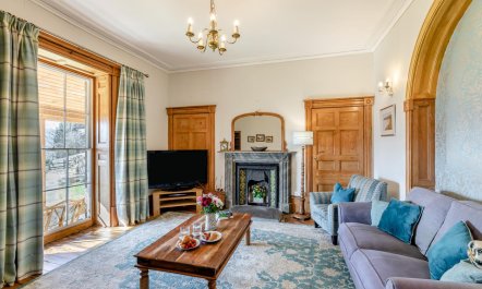 5 Bed in Hundred House 6