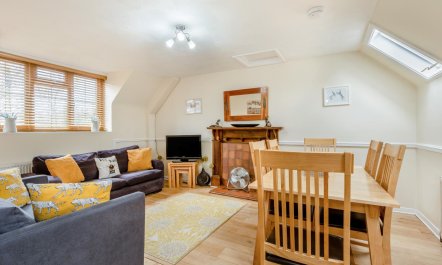3 Bed in East Mills