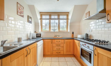 3 Bed in East Mills 2