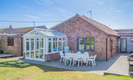 4 Bed in Ringstead 4