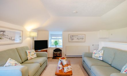 3 Bed in Whitstone 6