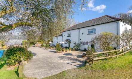 3 Bed in Whitstone
