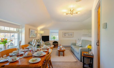 3 Bed in Whitstone 4