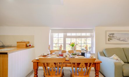 3 Bed in Whitstone 5