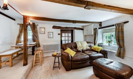 2 Bed in Broadwoodkelly 3