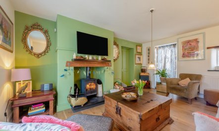3 Bed in Angle 7