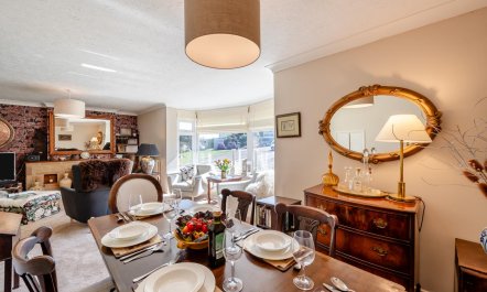 2 Bed in West Bay 8