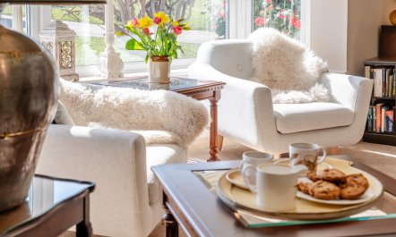2 Bed in West Bay 5