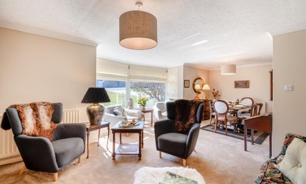 2 Bed in West Bay 4
