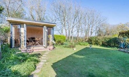 2 Bed in West Bay