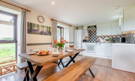 3 Bed in Stibb 1